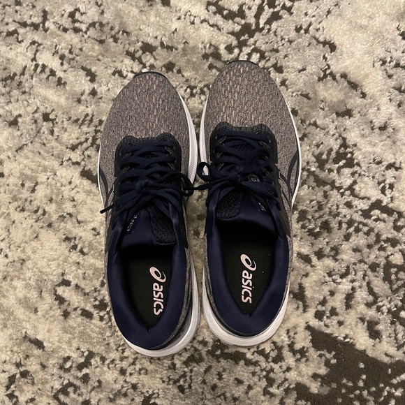 Women’s ASICS - Picture 2 of 5